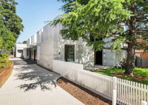 Malvern East – New Build 3 Townhouses
